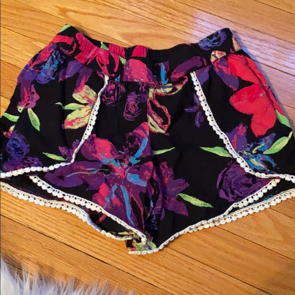 Jessica Simpson floral summer flowy shorts